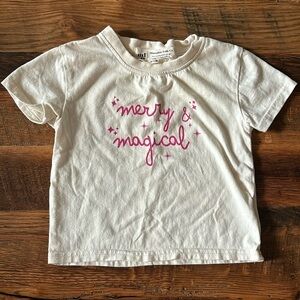 Minimalist Folk co bamboo tee merry & magical 6-12 months ✨